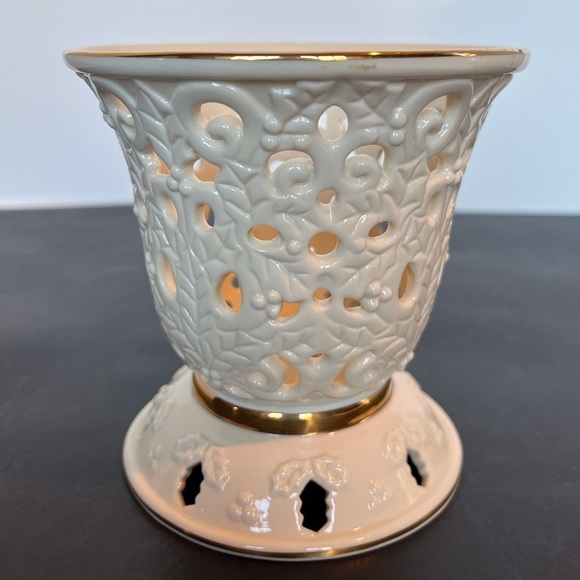 Lenox Illumination Pierced design is of Holly and Berries - Picture 1 of 11